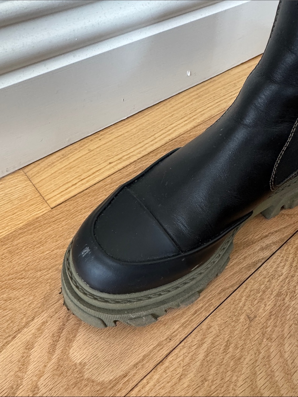 Ganni Black Leather Chelsea Boots with Olive Lug Sole - Picture 7 of 8